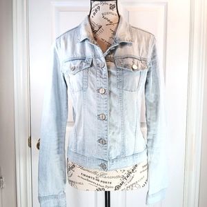 Bootlegger Women's Light Wash Denim Jacket Size M Light Blue Classic Jean Jacket